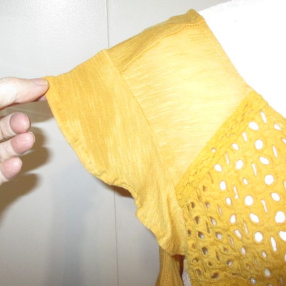 Yellow/Gold Empire Top with billowy sleaves - Picture 3 of 8